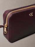 Rosu Geanta Tip Camera Cu Logo Monogram Si Accesorii Metalice  Femei