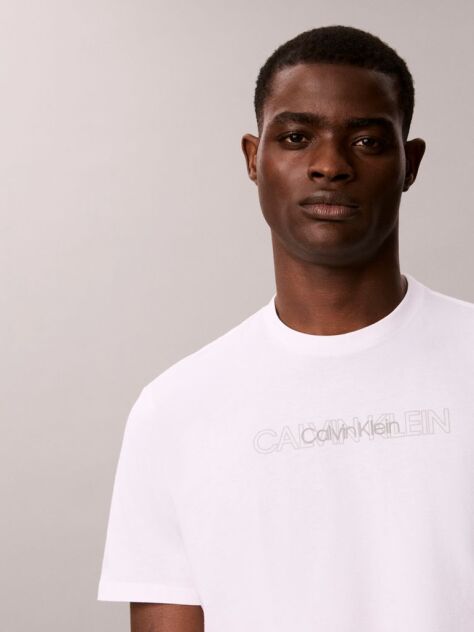 Alb Tricou Cu Decolteu Rotund Si Logo Grafic Repetitiv  Barbati