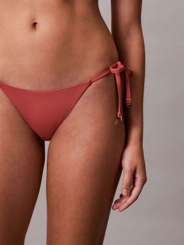 Rosu Slip De Baie Cu Snururi Laterale - CK Essentials  Femei