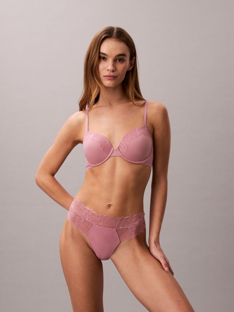 Roz Tanga Din Dantela – Perfectly Fit  Femei