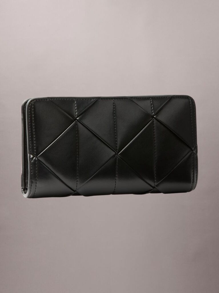Negru Portofel Pentru Pasaport Cu Logo Si Detaliu Patchwork  Femei