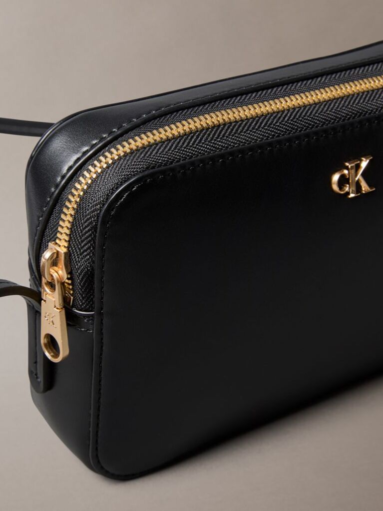 Negru Geanta Tip Camera Cu Logo Monogram Si Accesorii Metalice  Femei