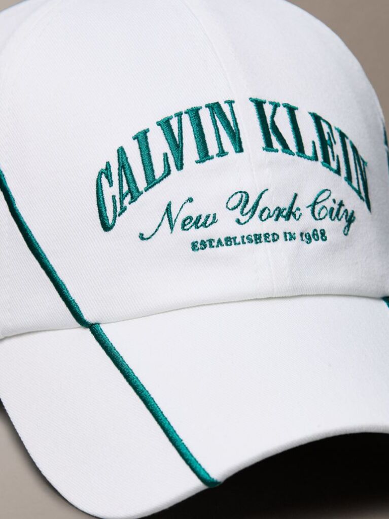 Alb Sapca Reglabila Din Twill Cu Logo Heritage Si Protectie UV  Femei
