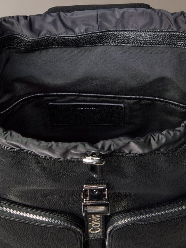Negru Rucsac Cu Clapeta Si Bareta Cu Logo  Femei