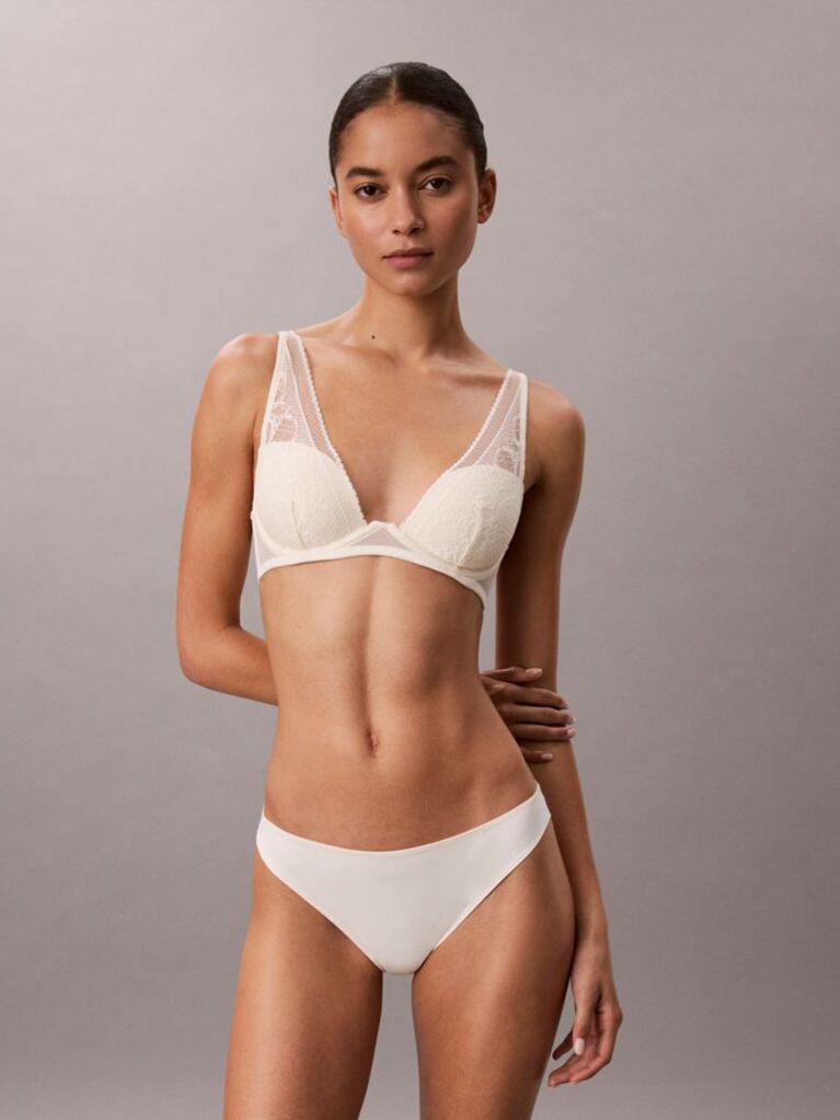 Alb Sutien Plunge Cu Captuseala Usoara – Signature Stretch Lace  Femei