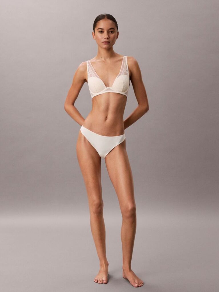 Alb Sutien Plunge Cu Captuseala Usoara – Signature Stretch Lace  Femei