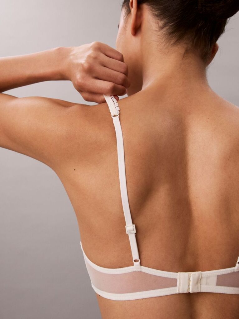 Alb Sutien Plunge Cu Captuseala Usoara – Signature Stretch Lace  Femei