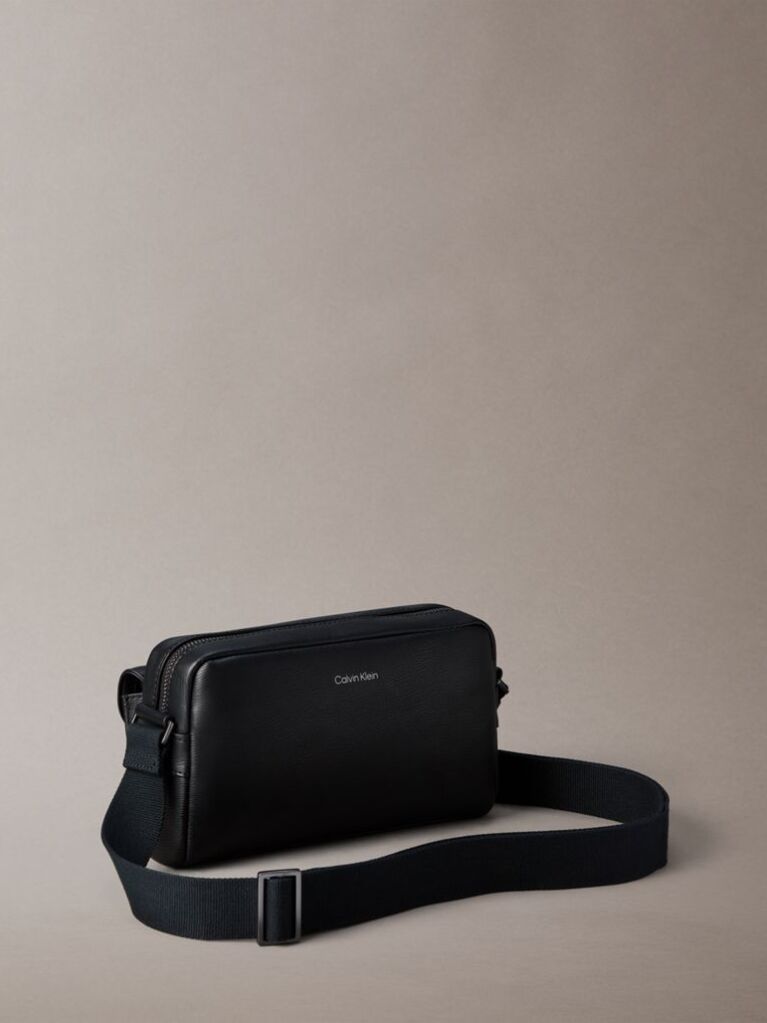 Negru Geanta Crossbody Structurata Din Piele Saffiano Cu Emblema  Barbati