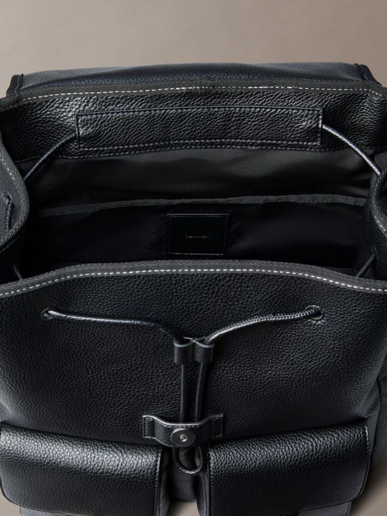 Negru Rucsac Cu Prindere Pe Troller Din Piele Texturata Cu Logo Signature  Barbati