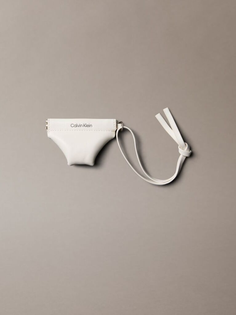 Alb Mini Charm In Forma De Slip Cu Logo  Femei