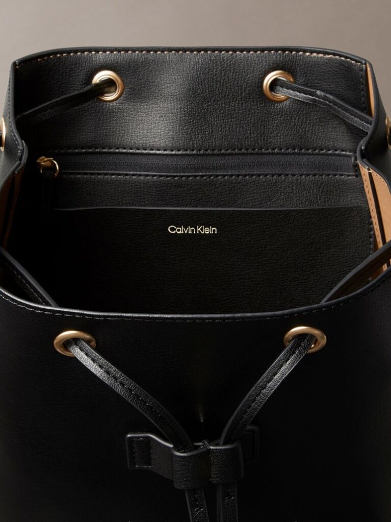 Negru Rucsac Cu Clapeta Si Logo Foil  Femei