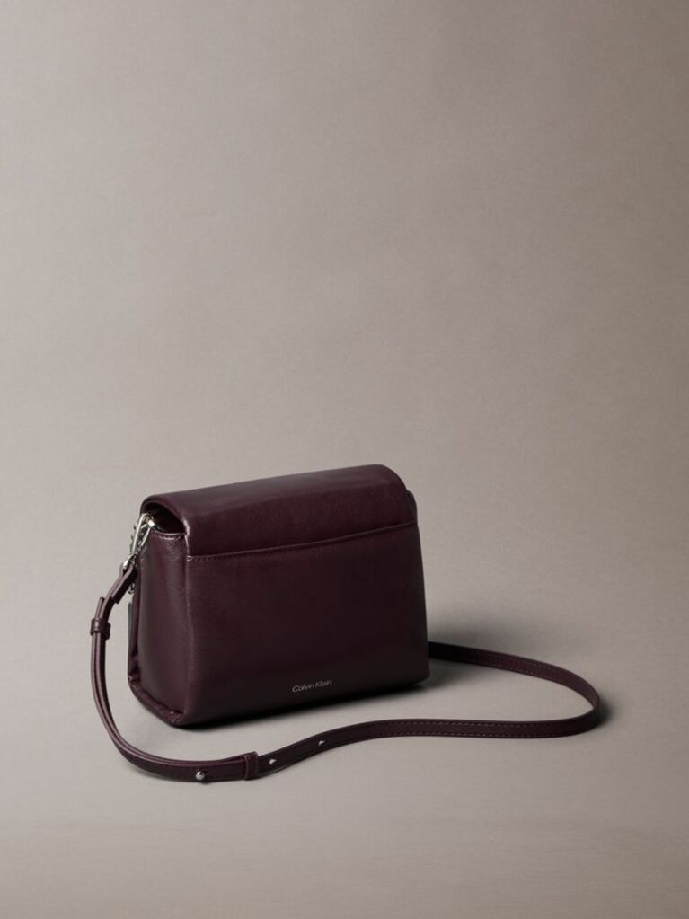 Rosu Geanta Crossbody Matlasata Cu Emblema Metalica  Femei