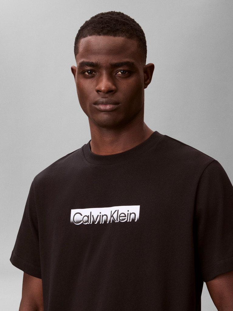 Negru Tricou Cu Guler Rotund Si Logo Estompat  Barbati