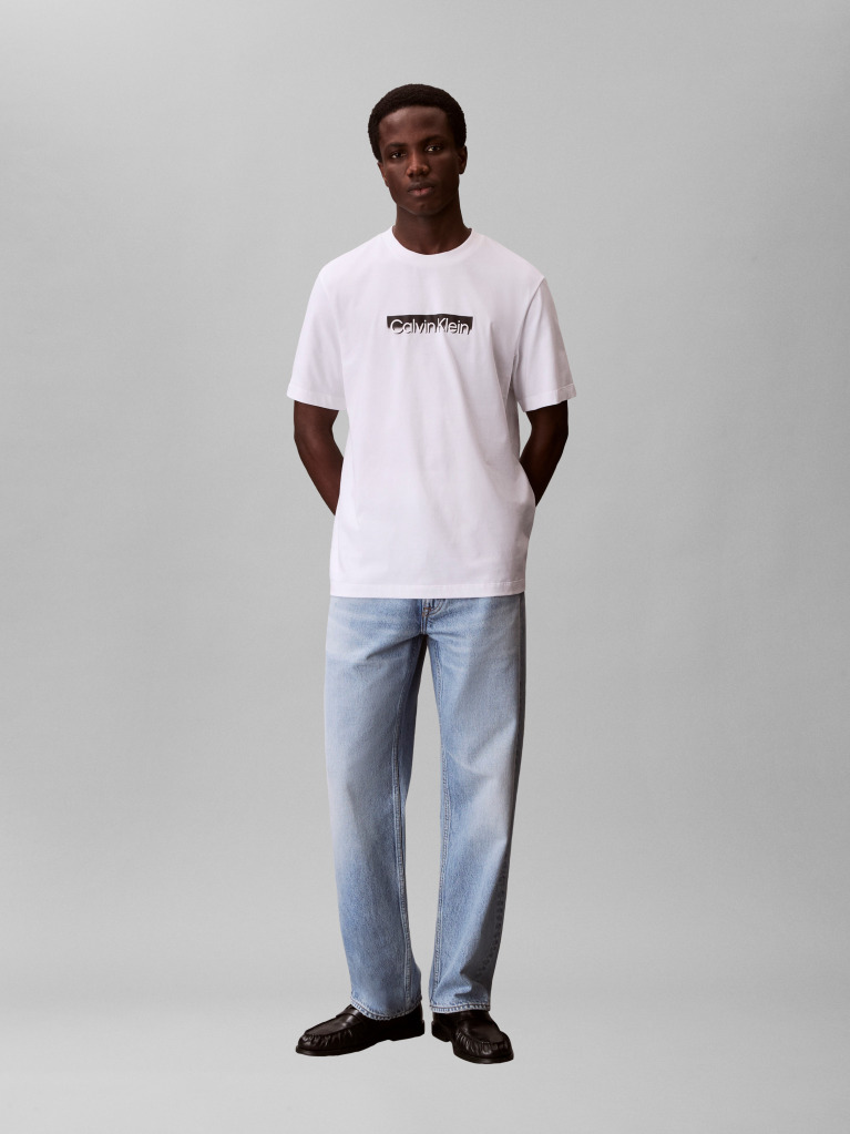 Alb Tricou Cu Guler Rotund Si Logo Estompat  Barbati