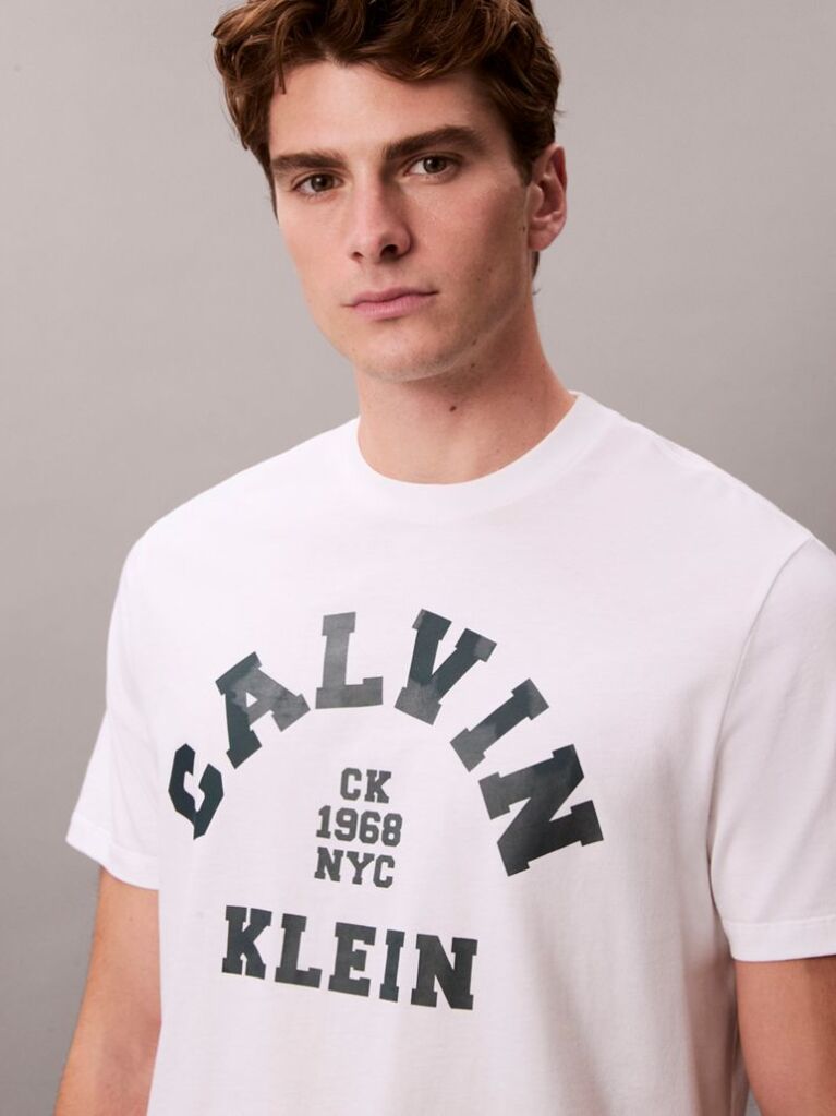 Alb Tricou Relaxat Cu Imprimeu Grafic Si Logo Varsity  Barbati